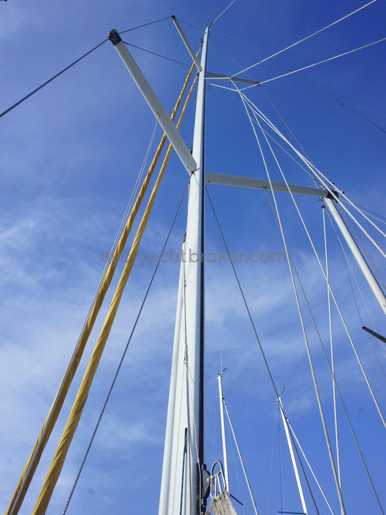Azzuro 42 - White lacquered Lorima carbon mast