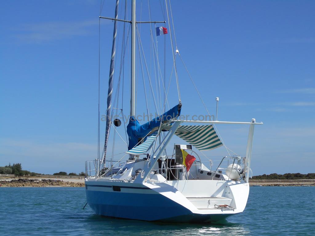 AYC Yachtbroker - OVNI 36 - At anchor