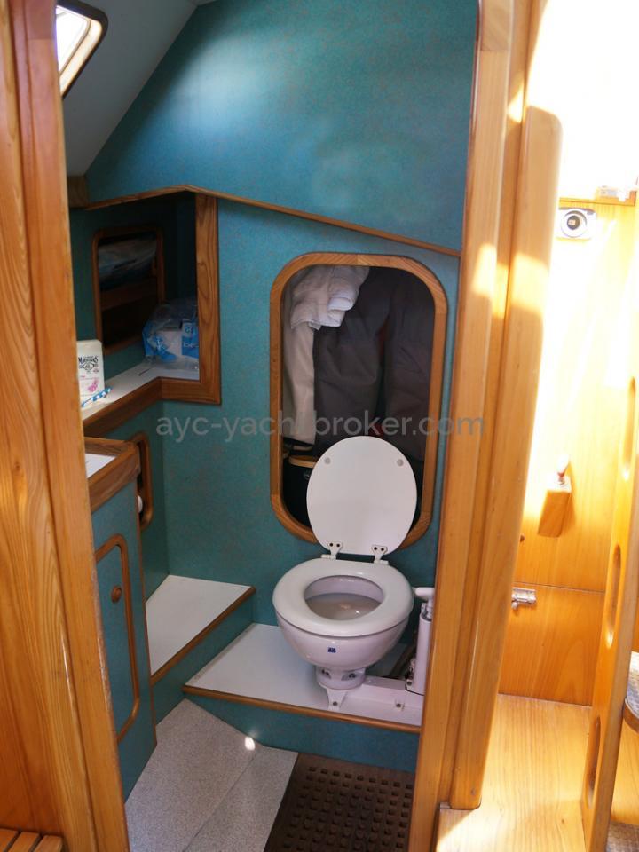 AYC Yachtbroker - OVNI 36 - Shower room