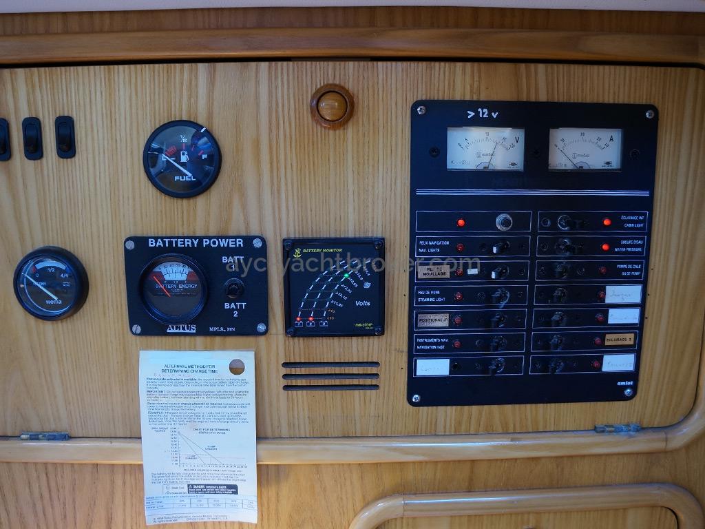 AYC Yachtbroker - OVNI 36 - Electrical panel