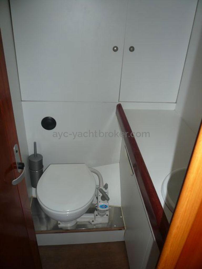 AYC Yachtbroker - Cigale 16 - Bathroom