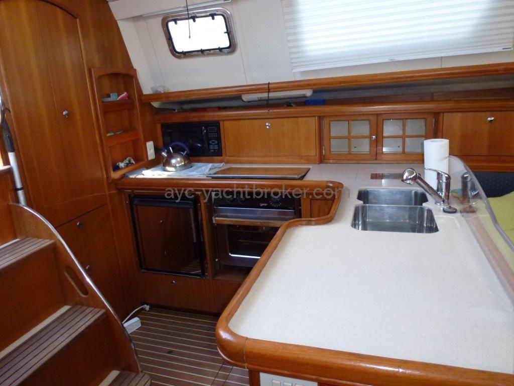 Hunter 426 DS - Galley