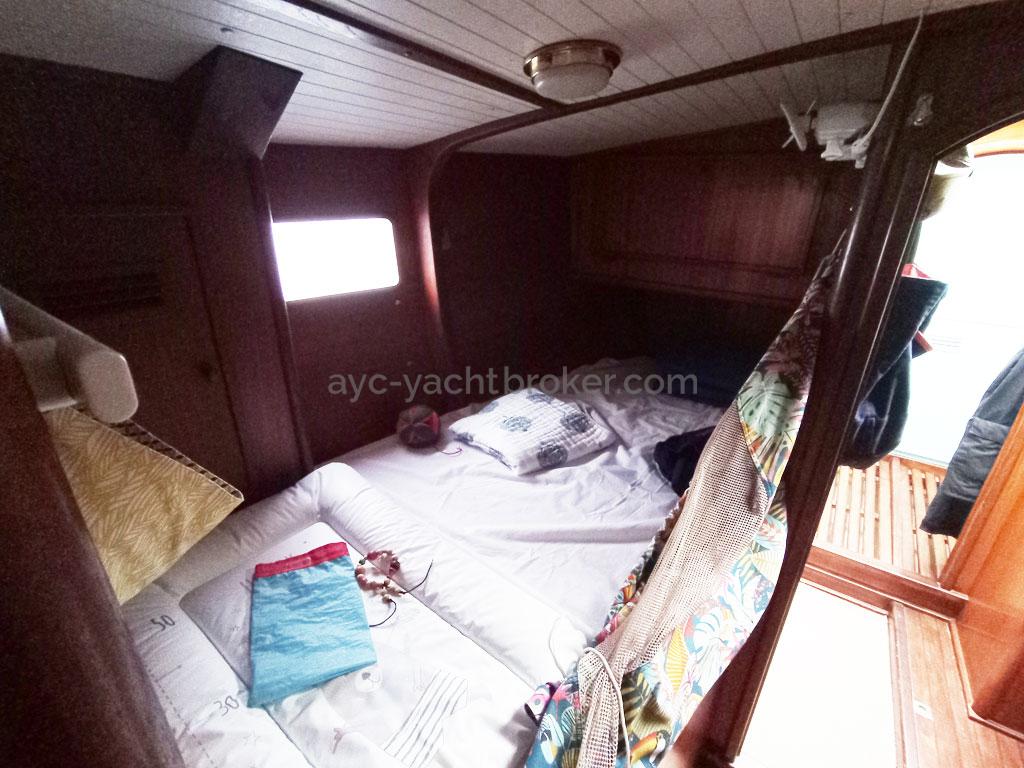Passoa 47 - Port side passageway bed/cabin