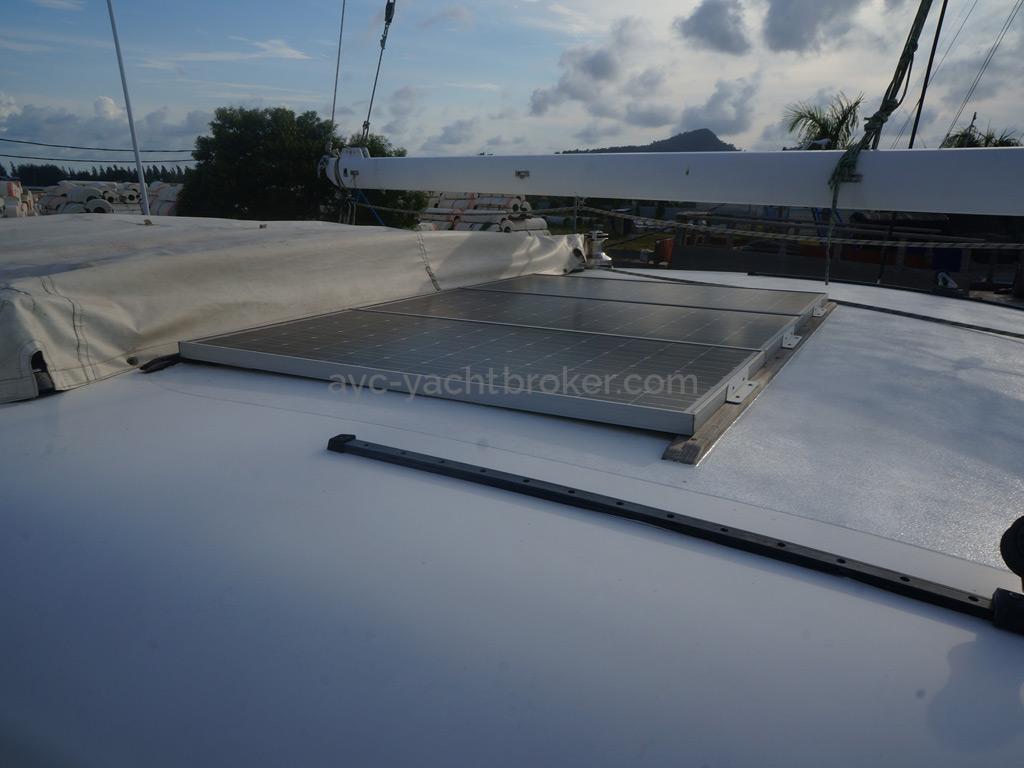 Punch 1500 LC - Solar panels on the rouf