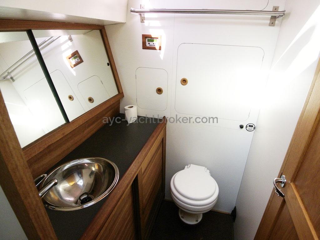 AYC Yachtbroker - Trawler Meta King Atlantique - Bathroom