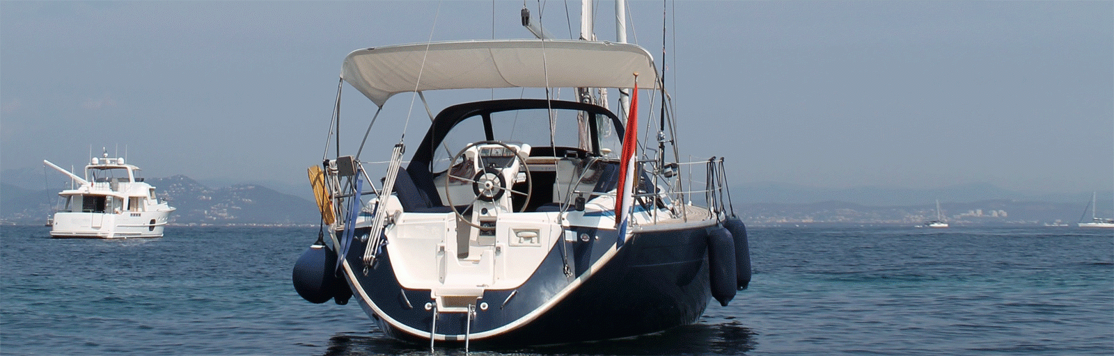 AYC - BAVARIA 37 - at anchorage